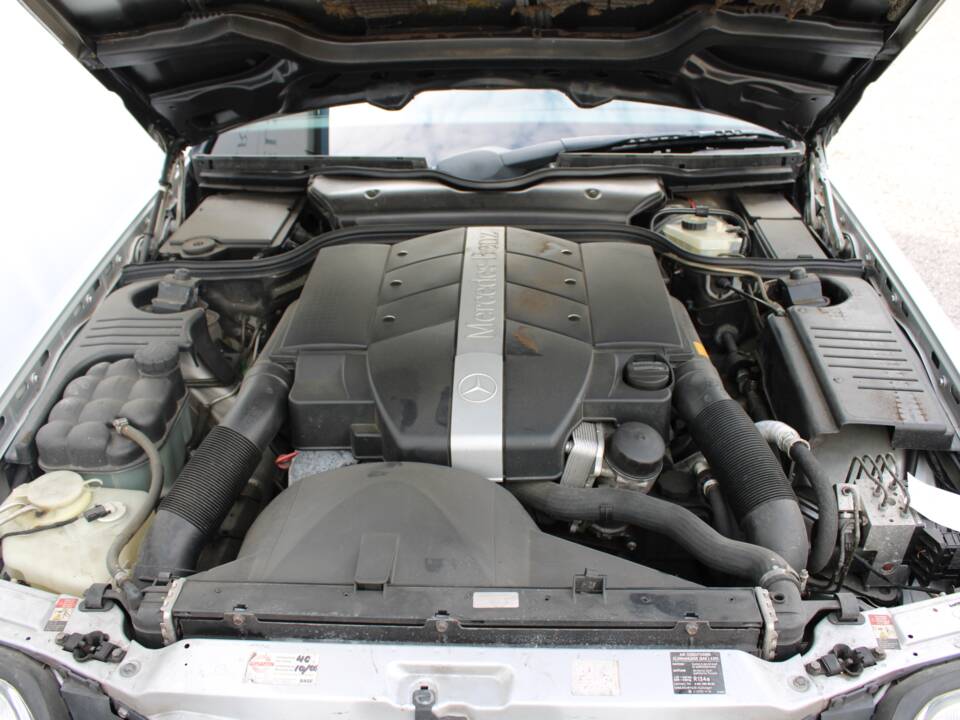 Image 49/50 of Mercedes-Benz SL 320 (2001)