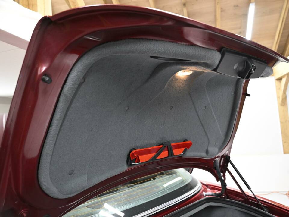 Image 22/50 of Jaguar XJR Super V8 (2004)