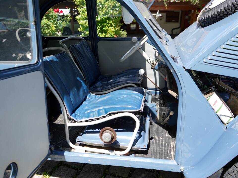 Image 30/43 of Citroën 2 CV Sahara 4x4 (1964)