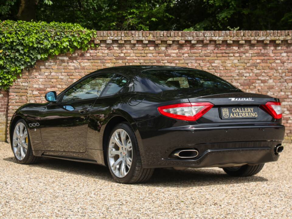 Image 2/50 of Maserati GranTurismo S (2008)