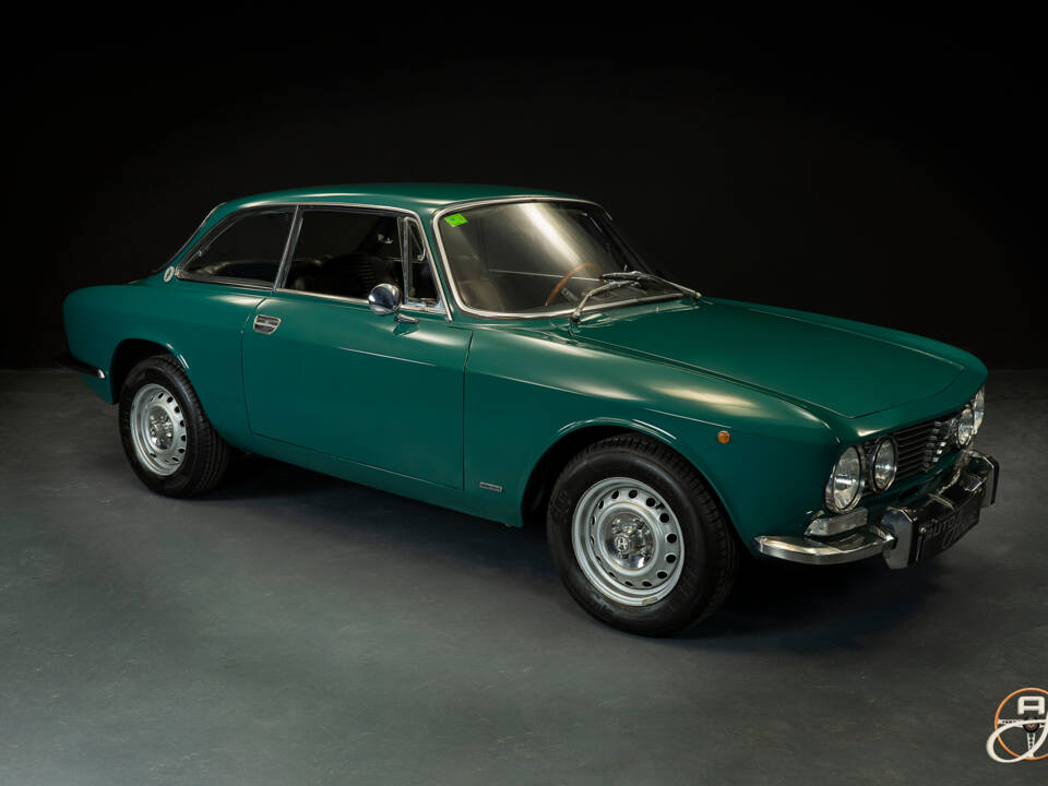 Image 7/20 of Alfa Romeo 2000 GT Veloce (1971)