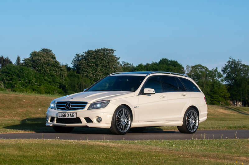 Immagine 26/50 di Mercedes-Benz C 63 AMG T (2009)