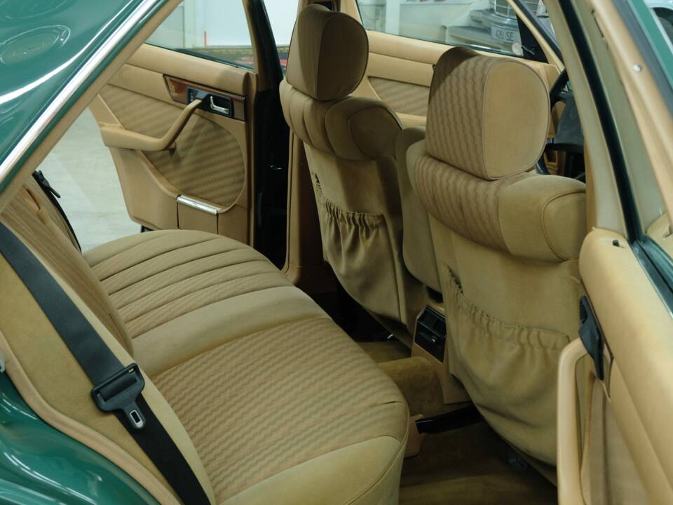 Bild 23/50 von Mercedes-Benz 260 SE (1990)