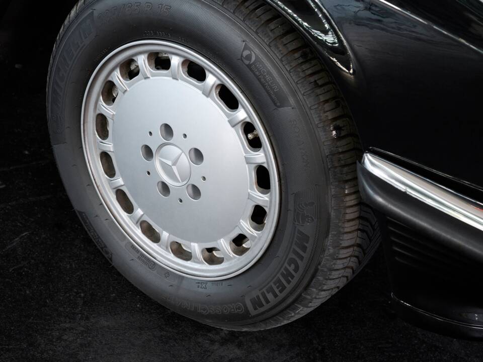 Image 22/50 de Mercedes-Benz 560 SL (1989)