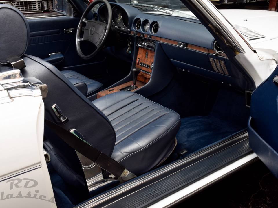 Image 20/32 of Mercedes-Benz 560 SL (1987)