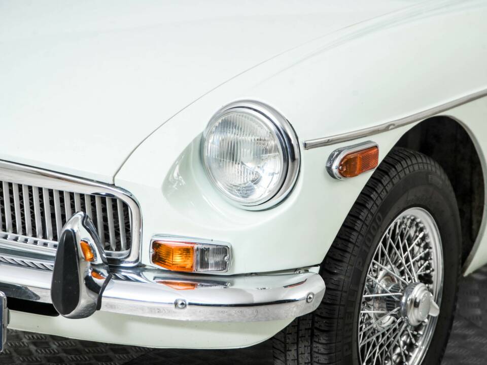 Bild 22/50 von MG MGB (1975)