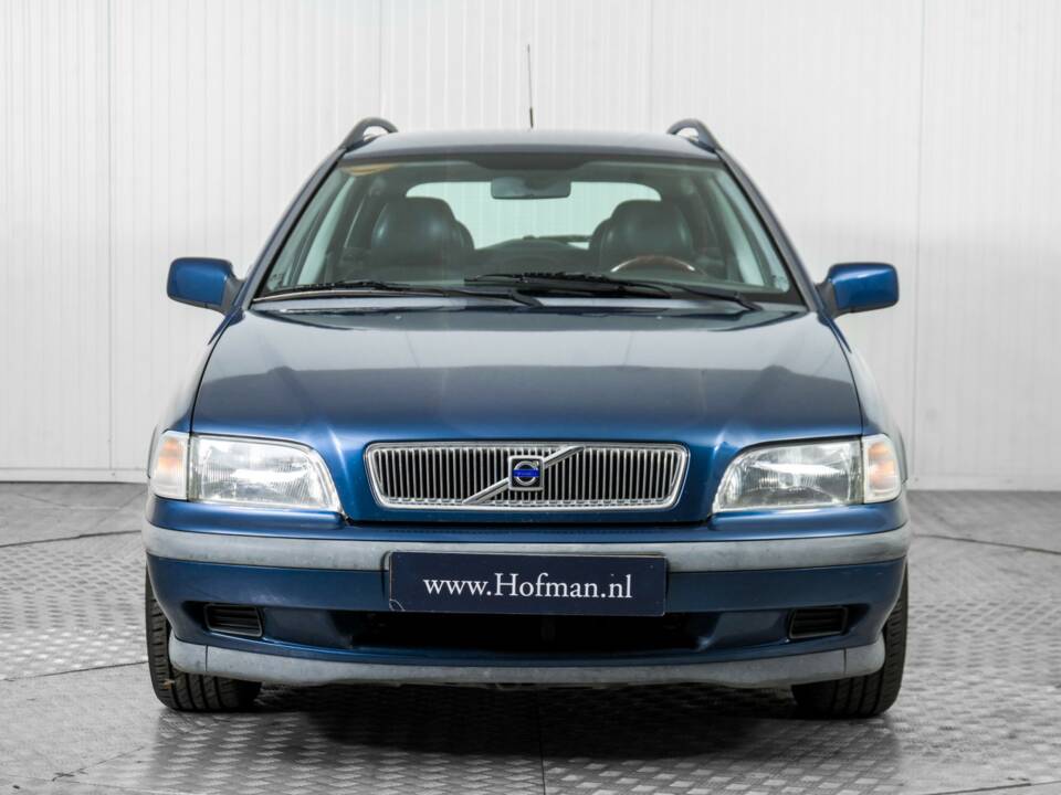 Image 14/29 of Volvo V40 2.0 16V (1999)