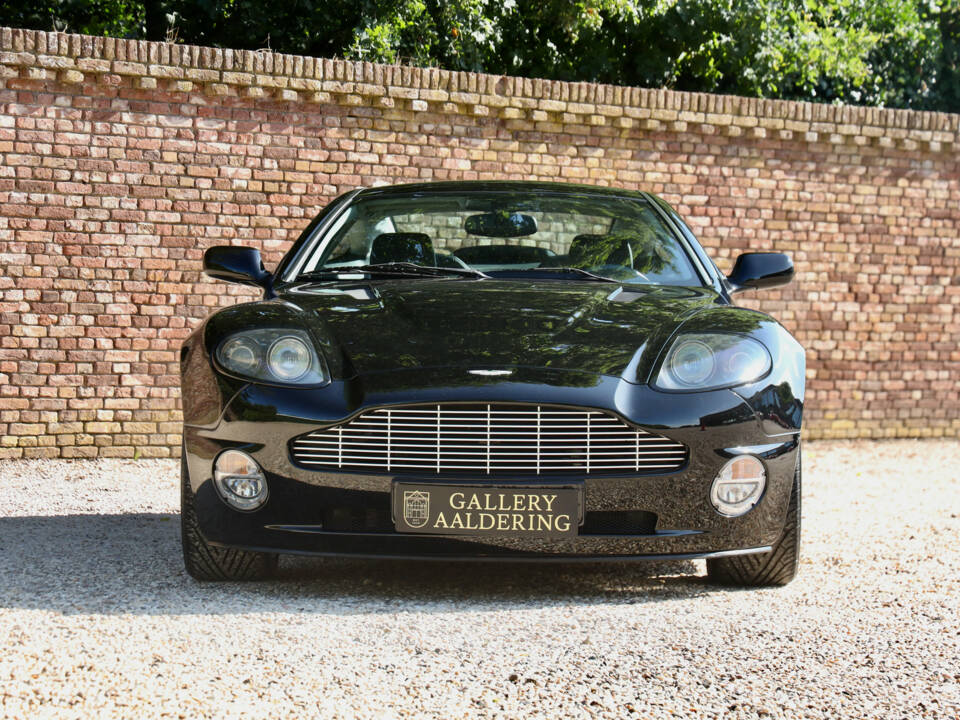 Immagine 42/50 di Aston Martin V12 Vanquish (2002)