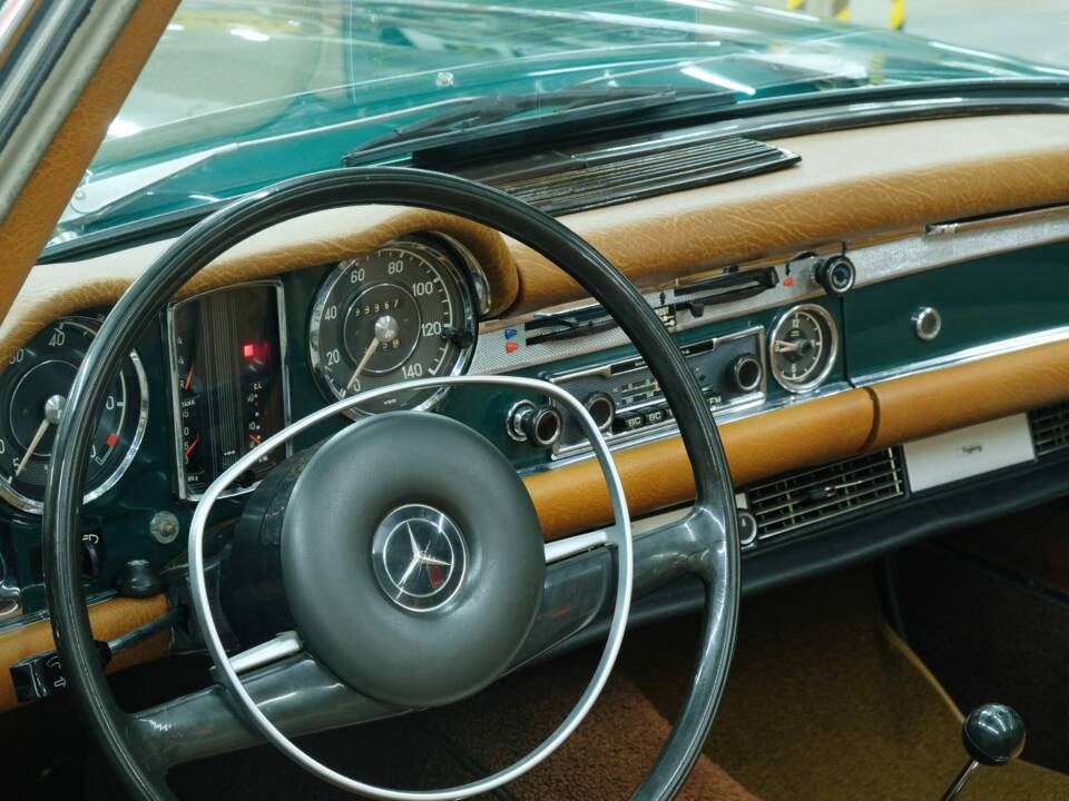 Image 23/50 de Mercedes-Benz 280 SL (1968)