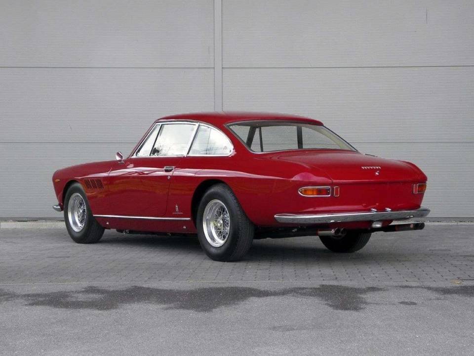 Image 3/20 de Ferrari 330 GT 2+2 (1964)