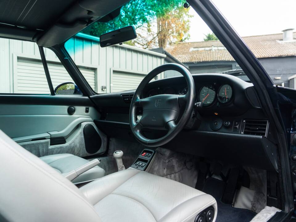 Image 57/68 of Porsche 911 Carrera (1997)