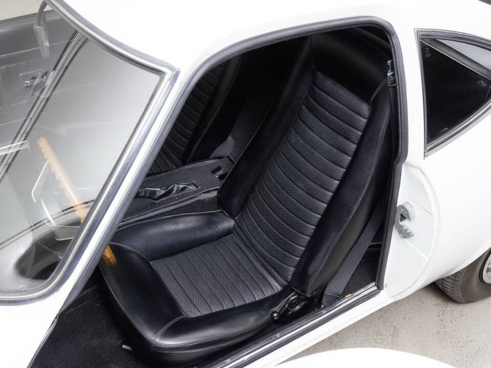 Image 18/34 of Opel GT 1900 (1969)