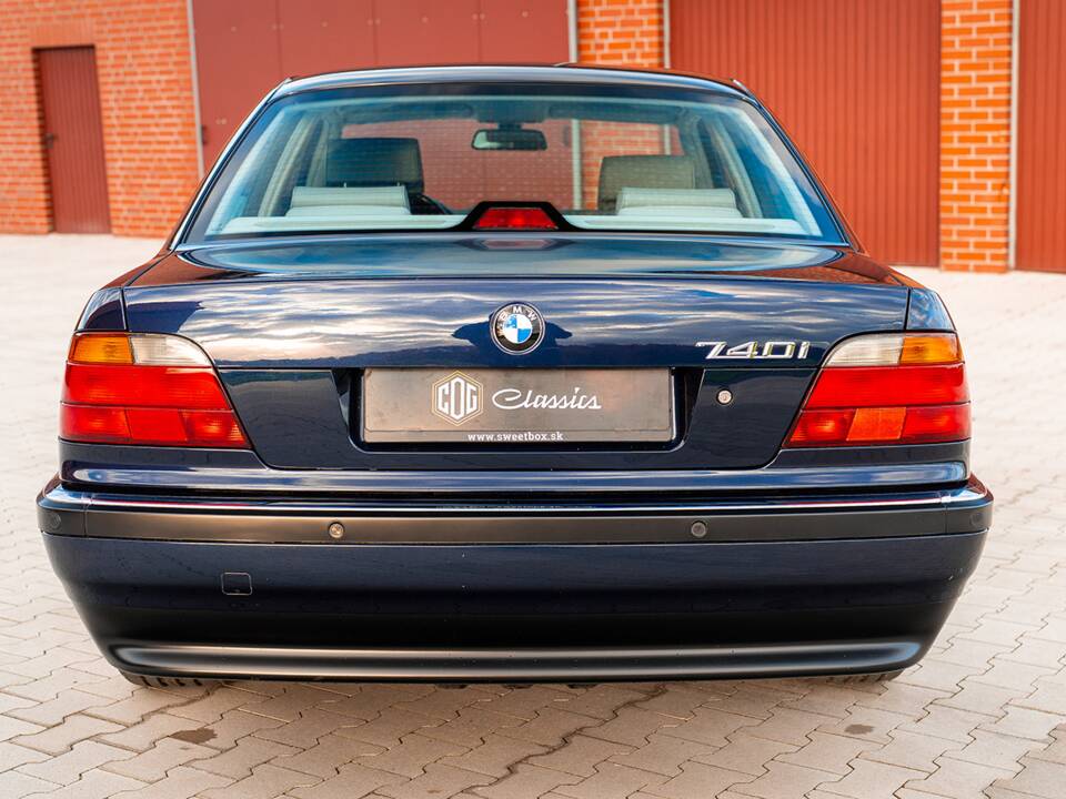 Image 10/55 of BMW 740i (1997)