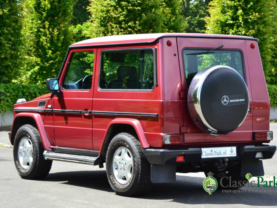 Image 3/49 de Mercedes-Benz 230 GE (SWB) (1993)