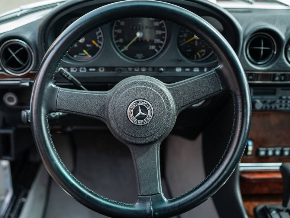 Image 43/68 of Mercedes-Benz 500 SL (1984)