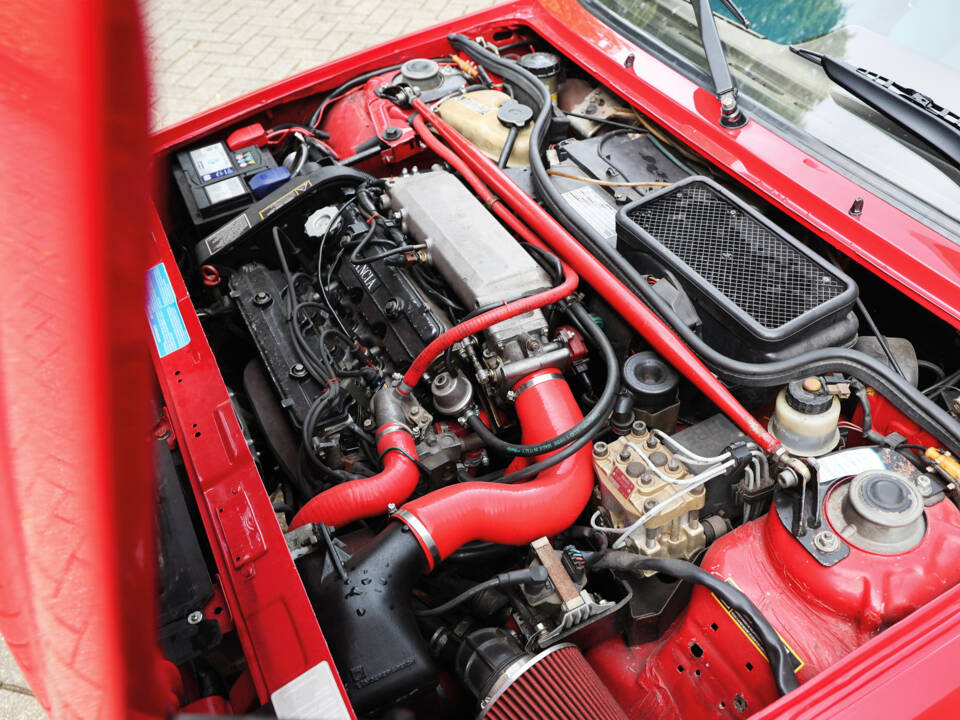 Image 39/41 of Lancia Delta HF Integrale (1989)