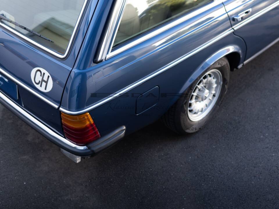 Bild 16/36 von Mercedes-Benz 280 TE (1981)