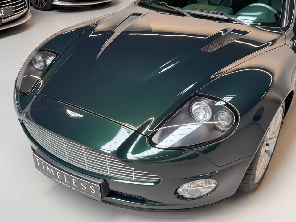 Image 6/43 of Aston Martin V12 Vanquish (2003)