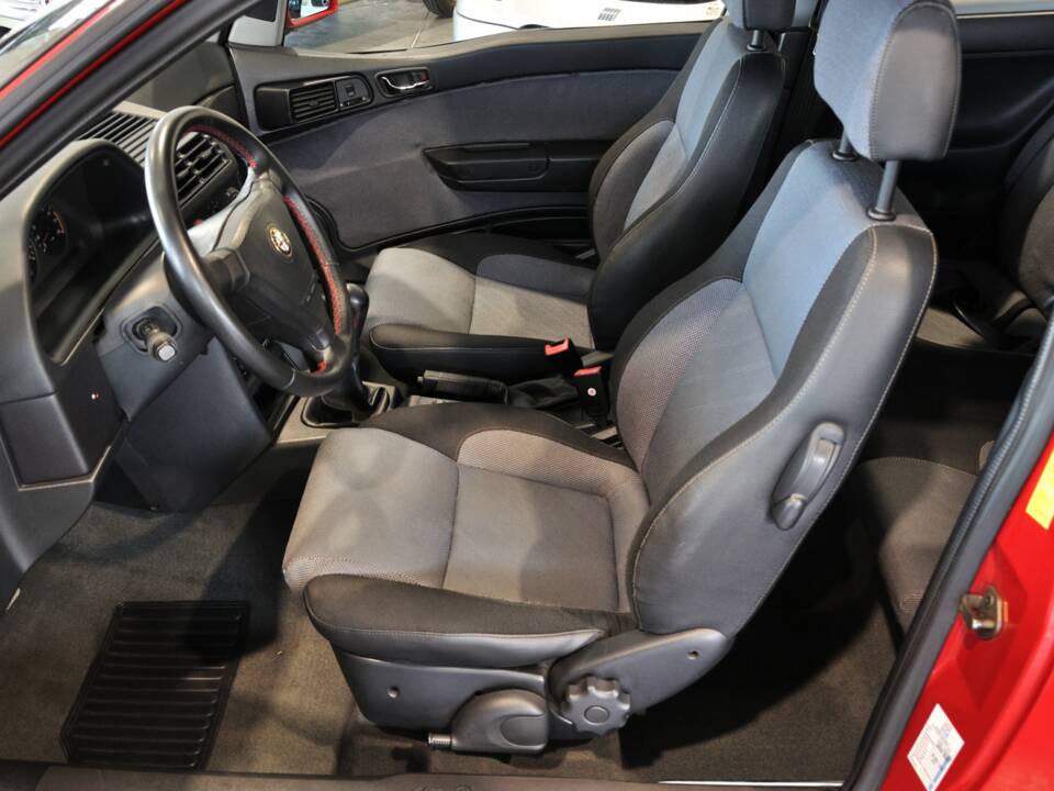 Afbeelding 17/29 van Alfa Romeo 145 Quadrifoglio Verde (1996)