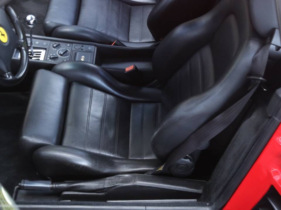 Bild 23/50 von Ferrari F 355 Berlinetta (1996)
