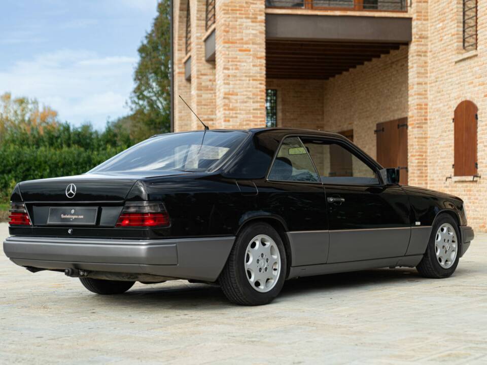 Image 7/48 of Mercedes-Benz 200 CE (1990)