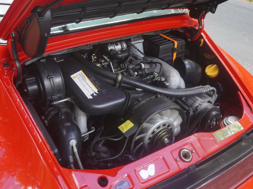 Image 15/17 de Porsche 911 Carrera 4 (1990)