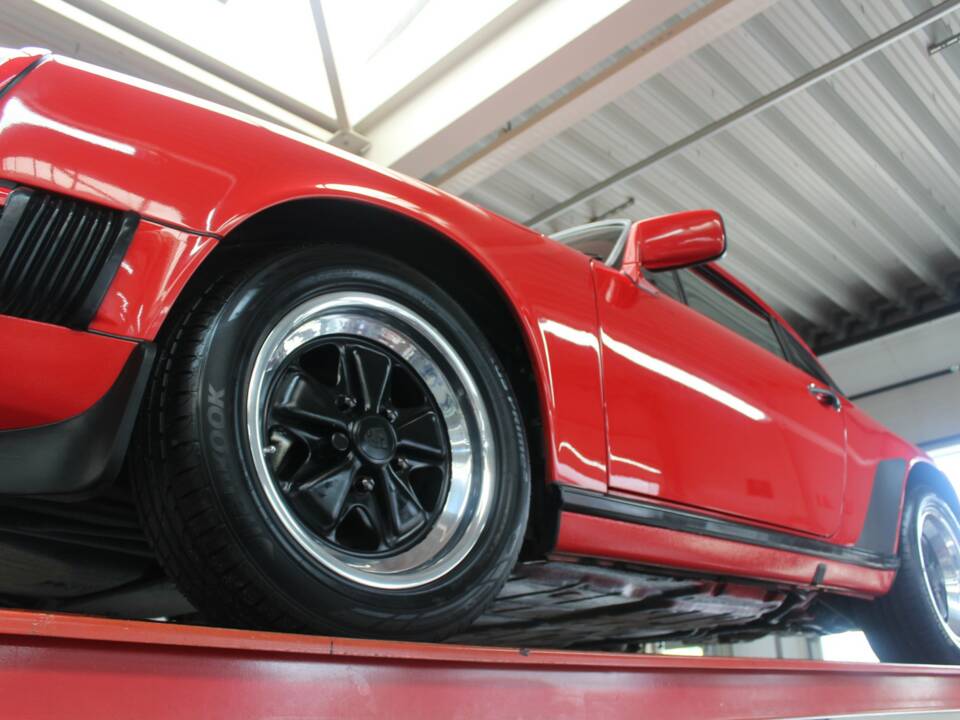 Afbeelding 11/50 van Porsche 911 Carrera 3.2 (1988)