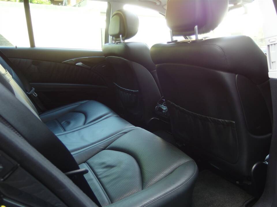 Image 54/98 of Mercedes-Benz E 63 AMG T (2008)
