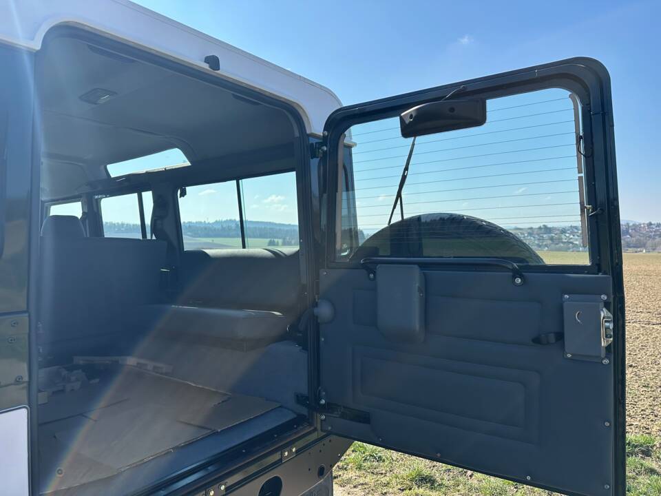 Immagine 35/47 di Land Rover Defender 110 Td5 (2000)