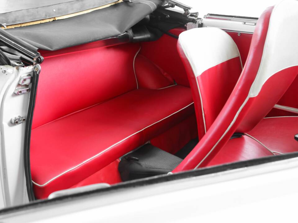 Image 23/37 of Autobianchi Bianchina Convertible (1960)