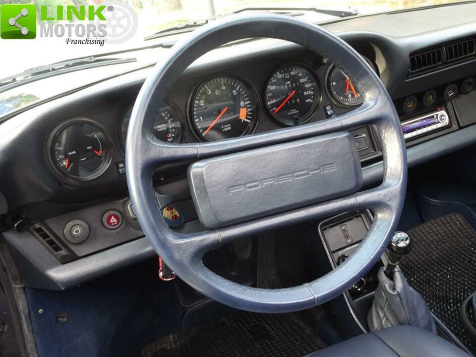 Image 19/23 de Porsche 911 Carrera 3.2 (1988)