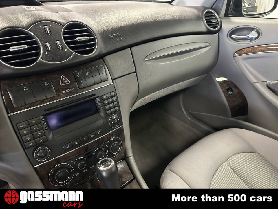 Image 14/15 of Mercedes-Benz CLK 280 (2006)