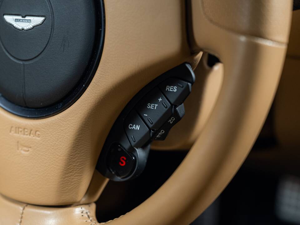 Image 11/32 of Aston Martin Vanquish (2013)