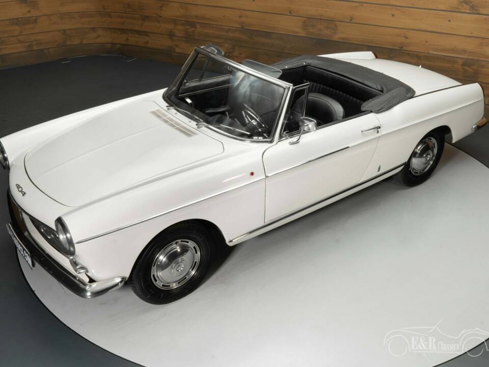 Imagen 3/8 de Peugeot 404 Convertible (1966)