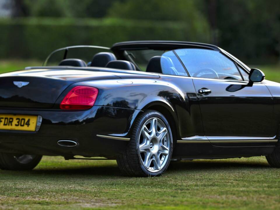Bild 21/50 von Bentley Continental GTC W12 (2011)