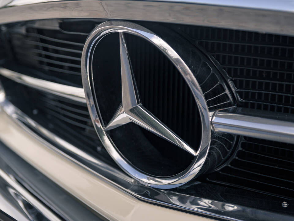 Image 28/60 of Mercedes-Benz 230 SL (1967)