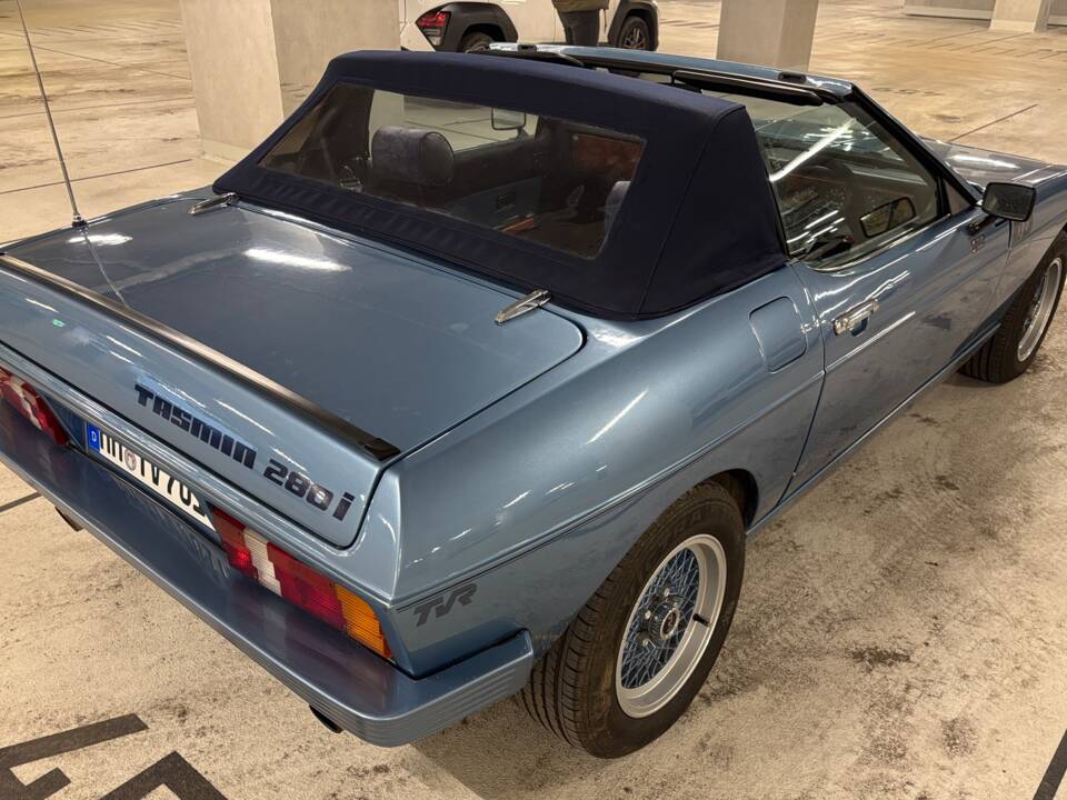 Image 2/17 of TVR Tasmin Series 1 (1984)