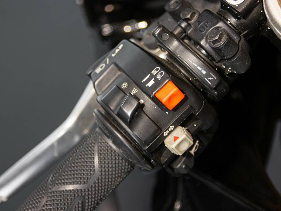 Image 48/50 of Aprilia RSV 1000 V60 (1999)