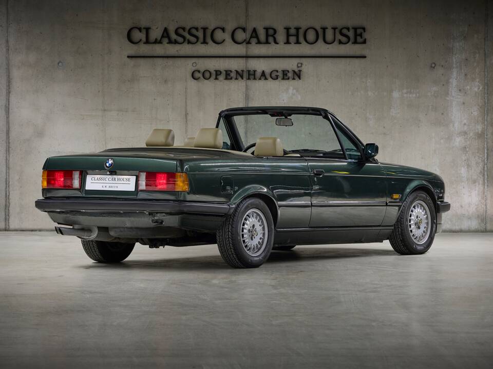 Image 7/90 of BMW 325i (1987)