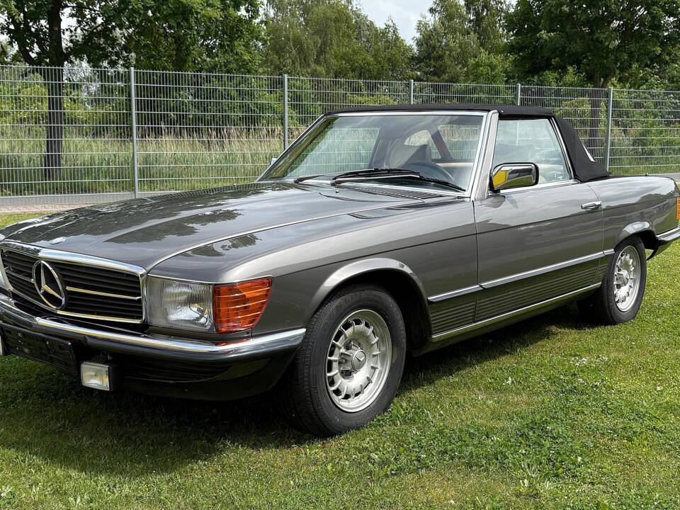 Image 1/24 de Mercedes-Benz 280 SL (1984)