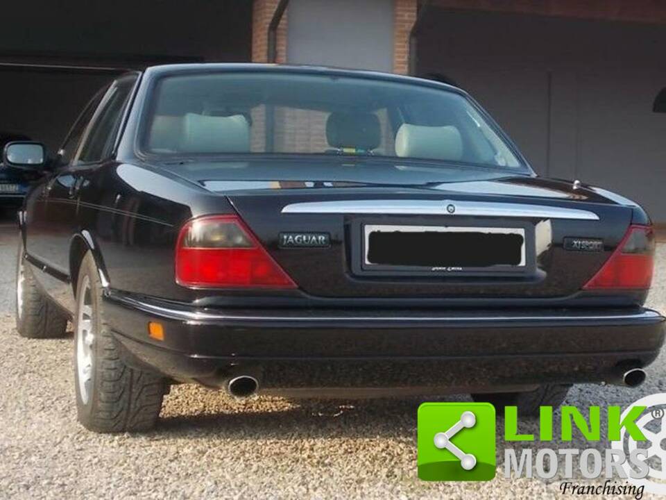 Immagine 2/7 di Jaguar XJ6 3.2 Sport (1995)