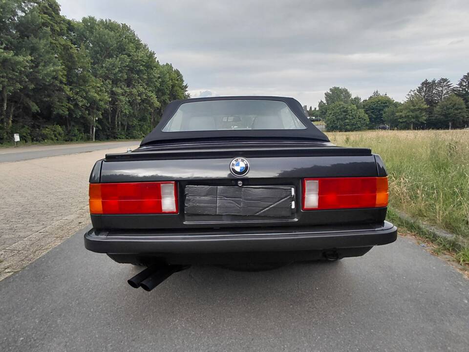 Immagine 6/53 di BMW 320i (1989)