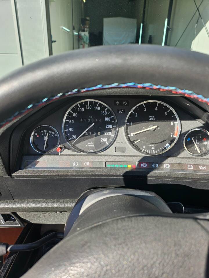 Immagine 4/67 di BMW 320i (1990)