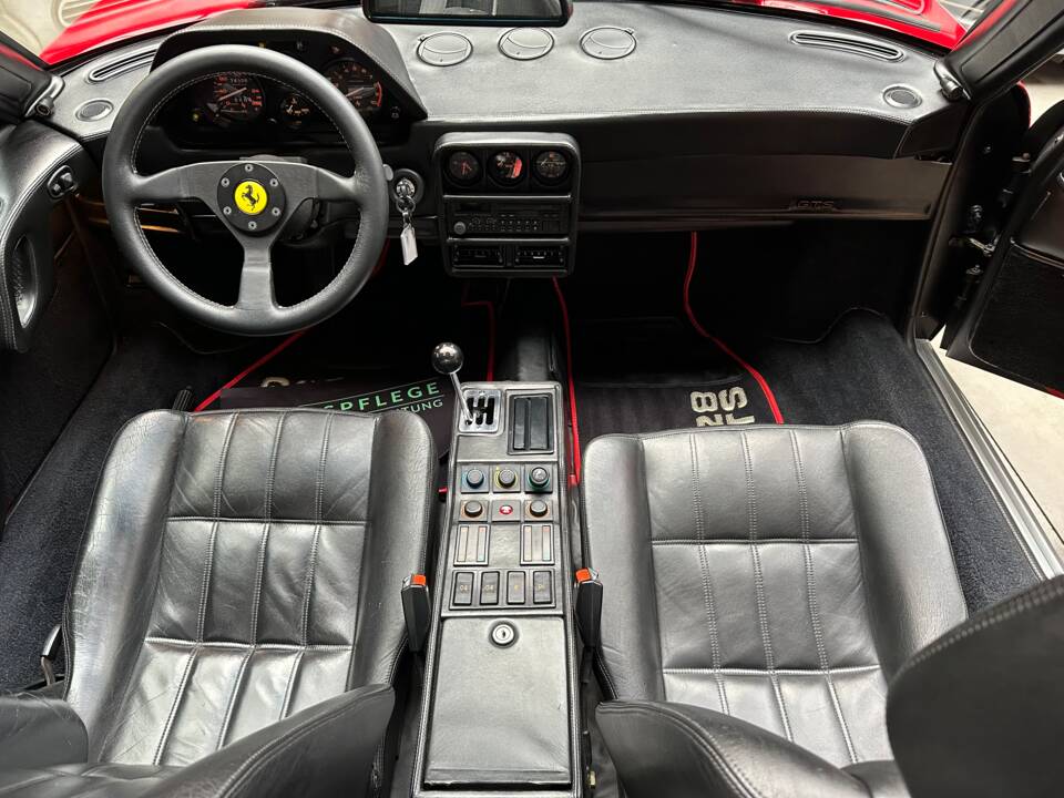 Bild 19/22 von Ferrari 328 GTS (1987)