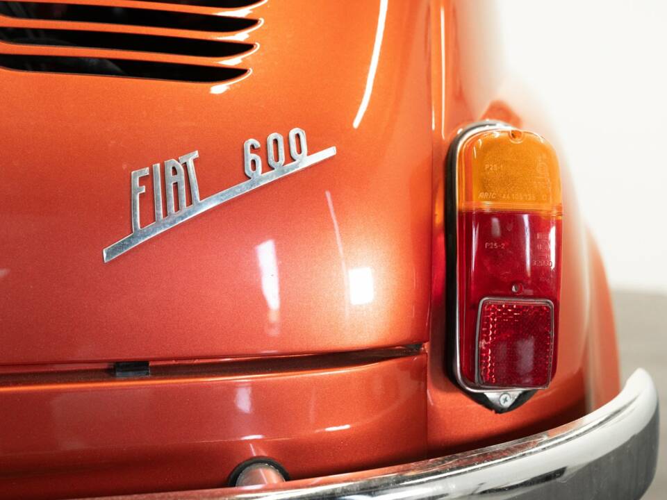 Immagine 10/43 di FIAT 600 &quot;Maggiolina&quot; Francis Lombardi (1957)