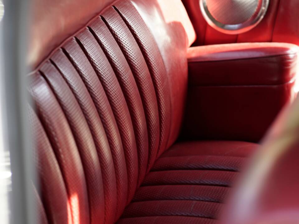 Immagine 29/35 di Mercedes-Benz 220 SE (1960)