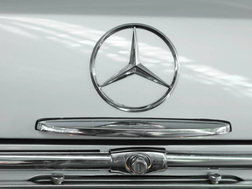 Image 45/49 de Mercedes-Benz 280 SE (1970)