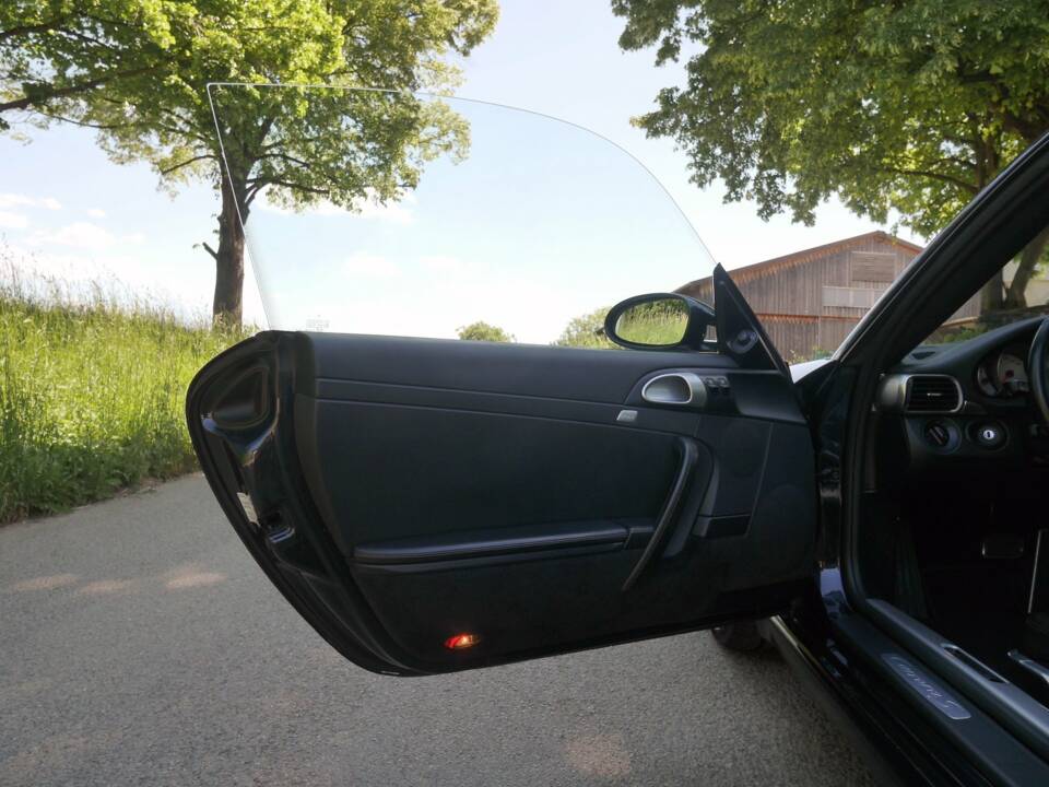 Image 13/33 of Porsche 911 Carrera S (2005)