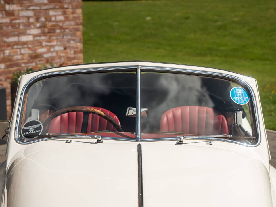 Image 16/58 of Jaguar XK 140 SE DHC (1955)