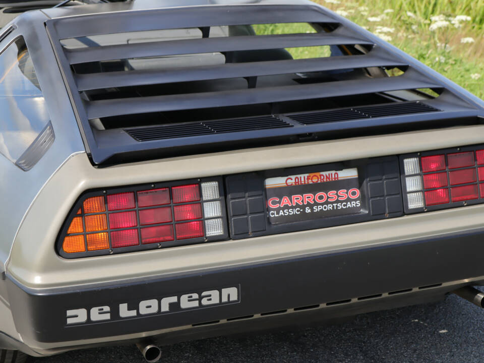 Image 21/32 of DeLorean DMC-12 (1981)